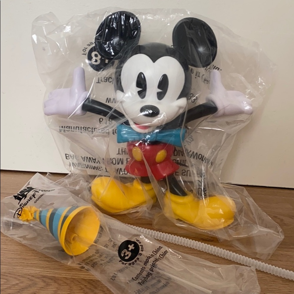 NEW Mickey Mouse 90th Birthday Cup Disney Park